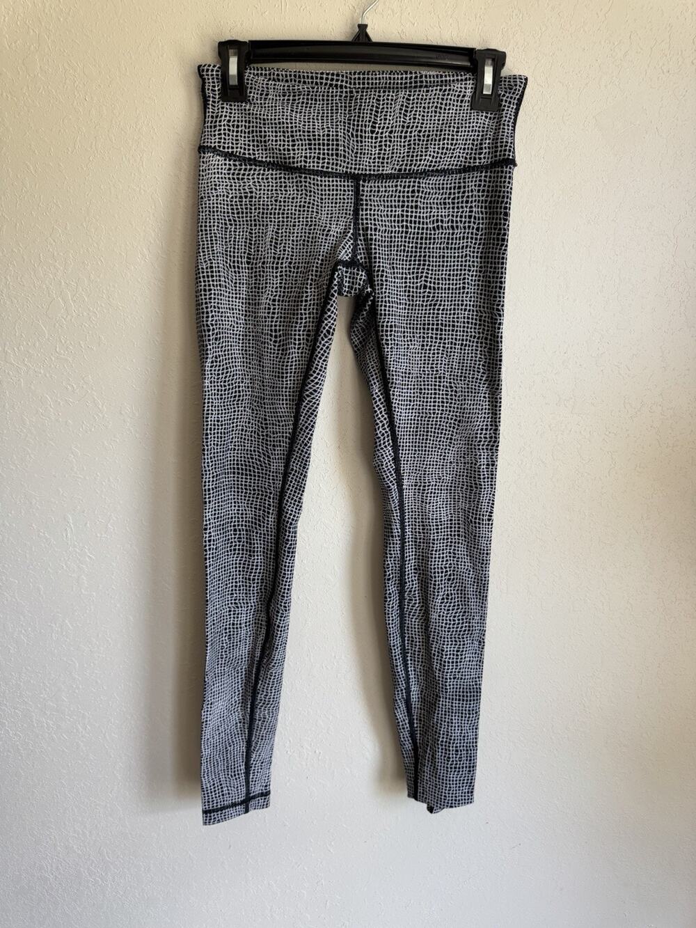 Lululemon Black White Print Legging Womens 6 Athletic Yoga Running Workout